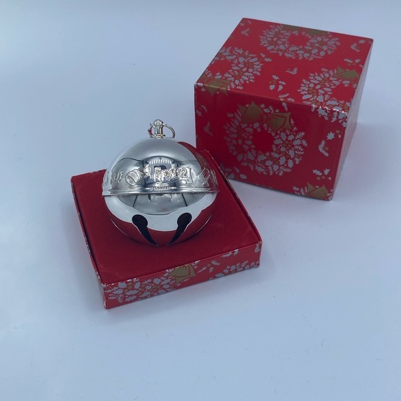 Wallace Silversmiths Holiday Wallace Silversmith 982 Annual Silver Plate Holiday Bouquet